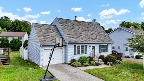10 Park Mdw, New Hartford, CT 06057