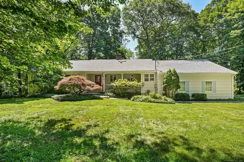 20 Ground Pine Ln, Easton, CT 06612