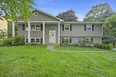 7 Fawn Rd, Bethel, CT 06801