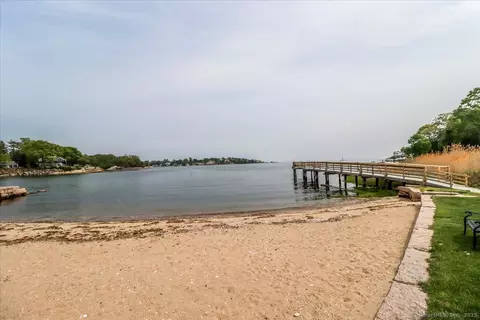 17 Harbour Vlg #F, Branford, CT 06405