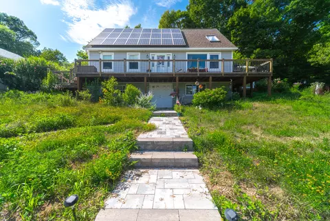 2 Sea Hill Rd, North Branford, CT 06471