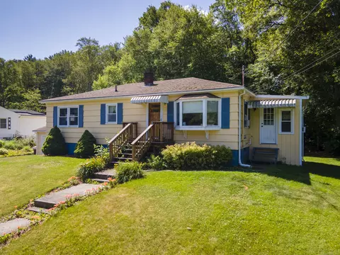 15 Denis Dr, North Grosvenor Dale, CT 06255