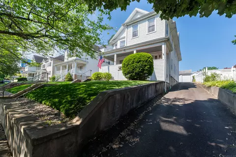 35 Hinckley Ave, Stamford, CT 06902