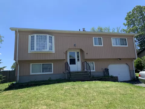 137 Bluebird Dr, Naugatuck, CT 06770