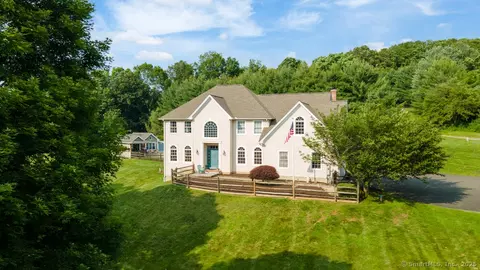 25 Curtiss Mdws, Woodbury, CT 06798