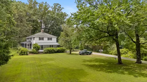 59 Snowberry Ln, New Canaan, CT 06840