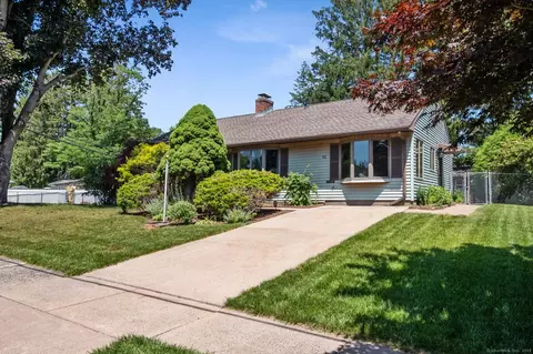92 Manor Cir, East Hartford, CT 06118