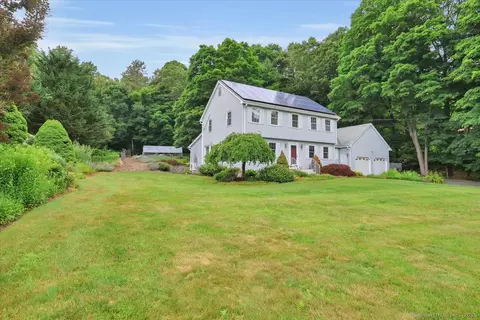 49 Thompson St, Glastonbury, CT 06073
