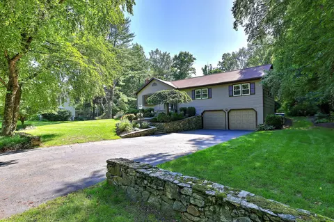 23 Fox Rd, Trumbull, CT 06611