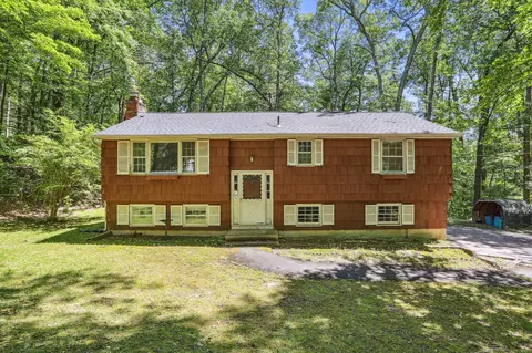 10 New Light Dr, Danbury, CT 06810