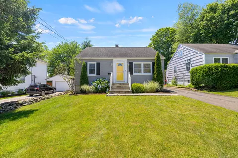 4 Harvard St, Norwalk, CT 06851