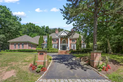 12 Clermont Park, Farmington, CT 06032