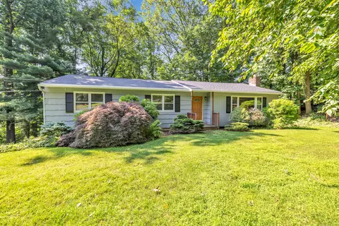 49 Nutmeg Ln, Shelton, CT 06484