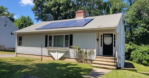 4 Clyne Ave, Waterbury, CT 06705