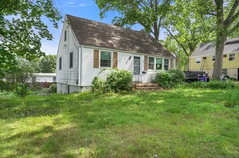 6 Arlington St, Norwalk, CT 06850