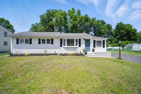 18 Pierce St, Enfield, CT 06082