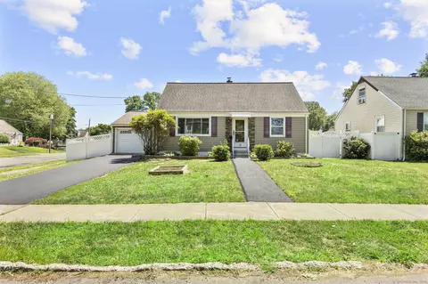 15 Burdette Pl, Milford, CT 06460