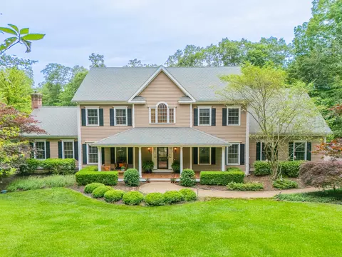 14 Daniels Hill Rd, Newtown, CT 06470