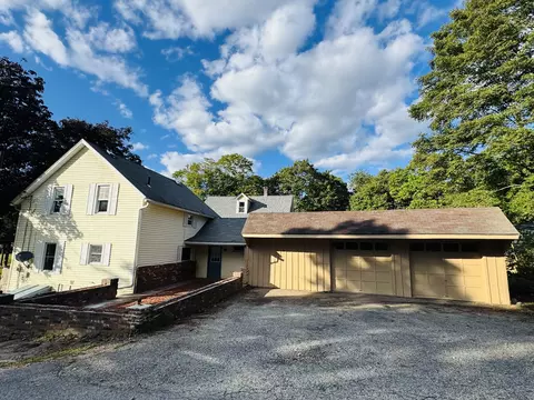 46 Water St, Plainfield, CT 06374