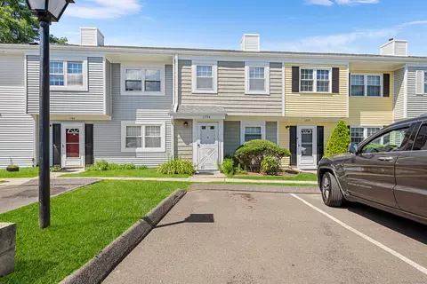 93 Park Ave #1704, Danbury, CT 06810