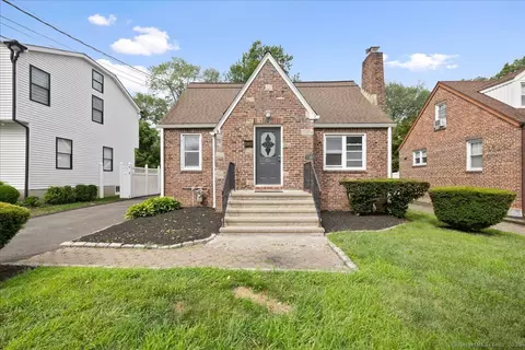 30 Cedar Crest Pl, Norwalk, CT 06854