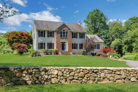 64 Thompson St, Shelton, CT 06484