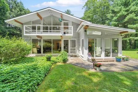 12 Twin Ponds Dr, Unionville, CT 06085