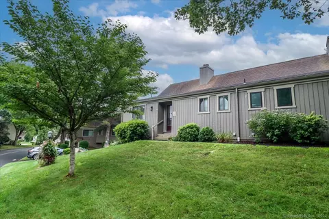 227 Shoshoni Ln #B, Stratford, CT 06614