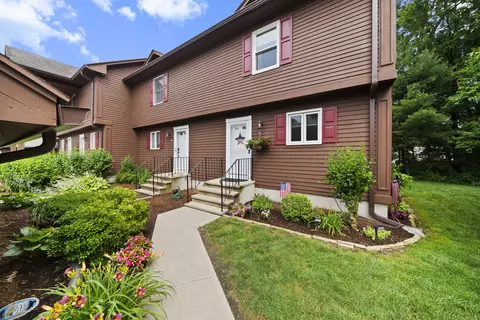 75 Candlewood Cir, Enfield, CT 06082