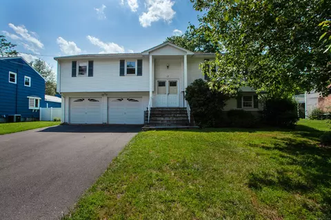 17 Hammick Rd, West Hartford, CT 06107