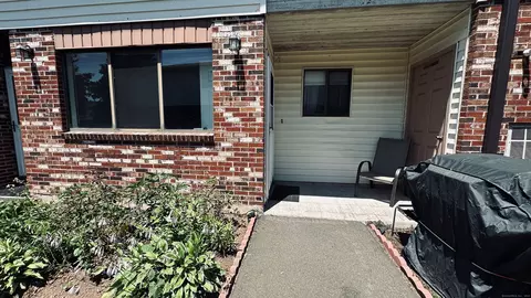 55 Thompson St #17H, East Haven, CT 06513