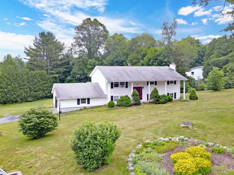 20 Overlook Dr, Preston, CT 06365