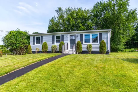 44 Lincolndale Dr, Waterbury, CT 06704
