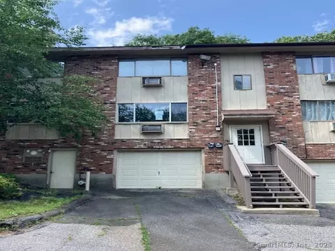 31 Kay Ln #E, Waterbury, CT 06708