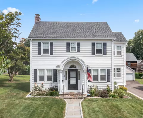 32 Prince Pl, Stamford, CT 06905