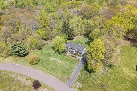 11 Aldo Dr, Woodbridge, CT 06525