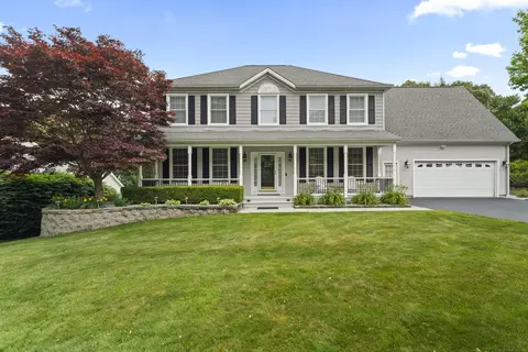 7 White Oak Ln, Quaker Hill, CT 06375