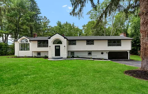 18 Coach Dr, Northford, CT 06472