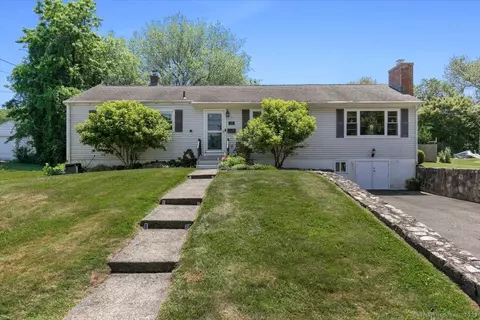 15 Laura St, Milford, CT 06460