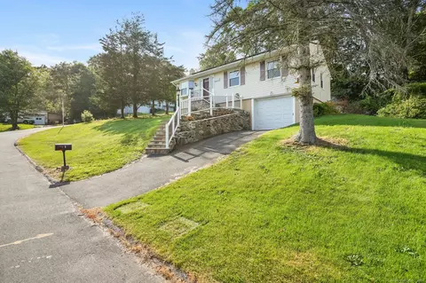 8 Raindance Cir, Naugatuck, CT 06770