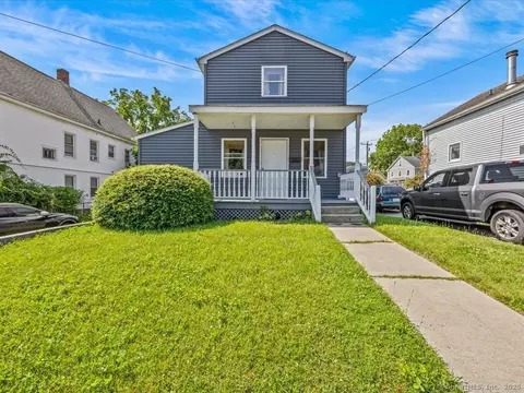 32 Ashcraft Rd, New London, CT 06320