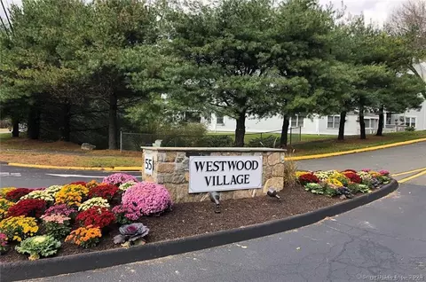 55 Mill Plain Rd #34-17, Danbury, CT 06811