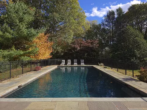 28 Fox Run Rd, Norwalk, CT 06850