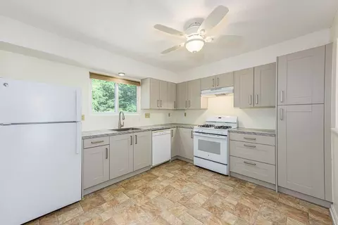 140 Thompson St #5B, East Haven, CT 06513