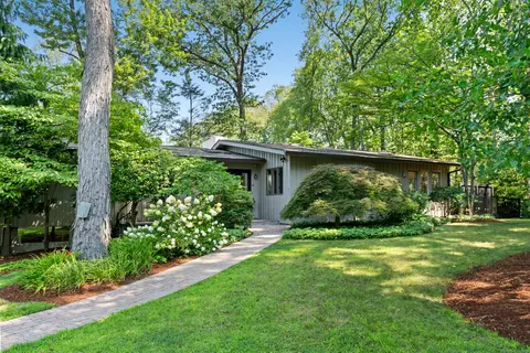 4 Ranger Ln, West Hartford, CT 06117