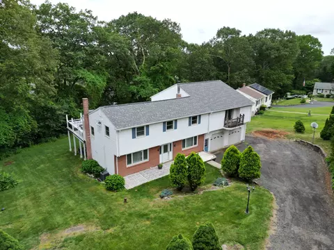 9 Meadowbrook Ln, Wolcott, CT 06716