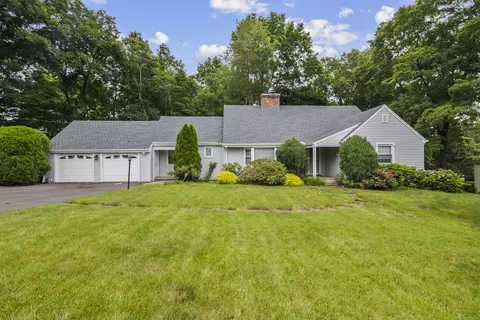 10 Treeborough Dr, West Hartford, CT 06117