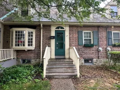 118 Sims St, Bridgeport, CT 06604