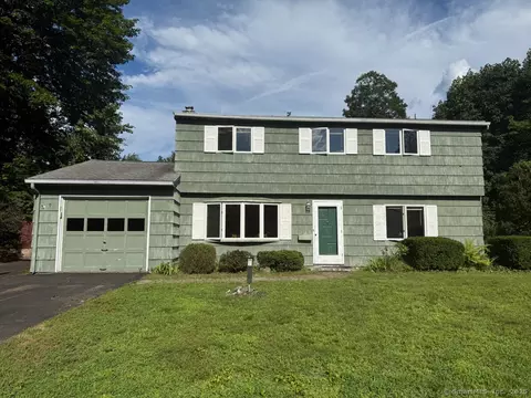 9 Meadow Brook Rd, Brookfield, CT 06804