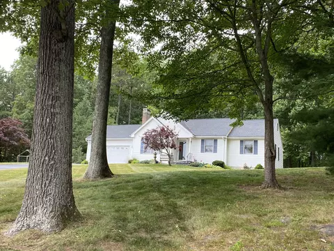 19 Chelsea Ridge Dr, Vernon, CT 06066